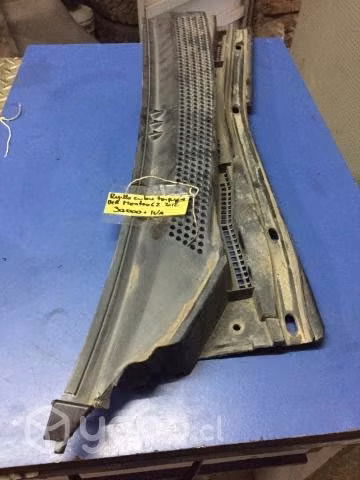 Rejilla cubre torpedo derecha Mitsub Montero G2