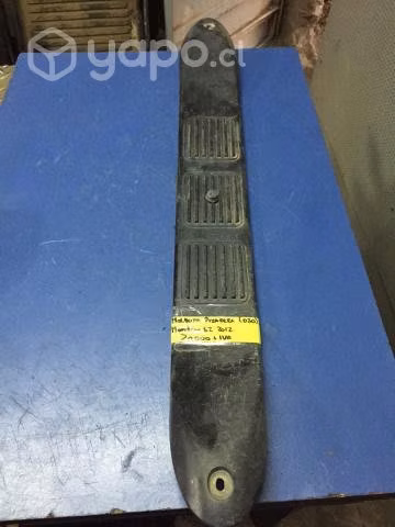 Moldura pisadera (030) Mitsubishi Montero G2 2012