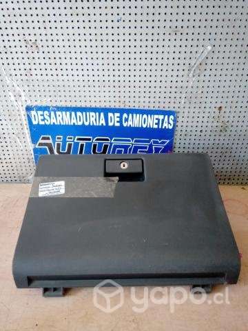 Guantera tablero Chevrolet New Dmax 2017