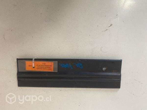 Tapiz cubre zocalo trasero der Pick Up 2.2 2016