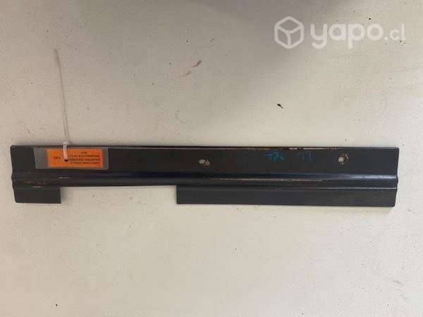 Tapiz cubre zócalo del izq Pick Up 2.2 2016