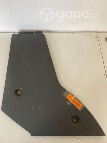 Tapiz cubre pilar trasero izq inf Pick Up 2016 2.2
