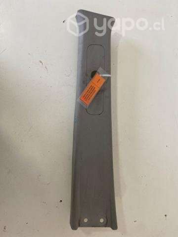 Tapiz cubre pilar central izq sup Pick Up 2016