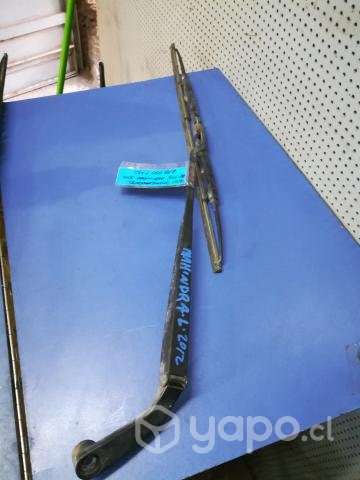 Brazo limpia parabrisas izquierdo mahindra Pick up