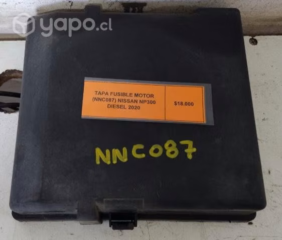 Tapa Fusible Motor (NNC087) Nissan NP300 Diesel