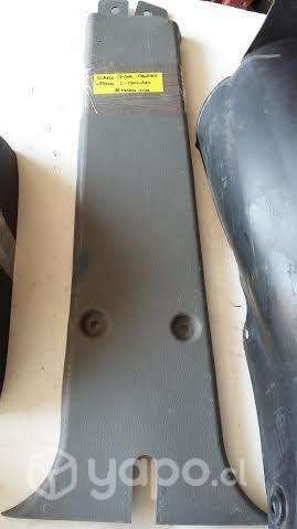 Tapiz cubre pilar central inferior izq Mahindra