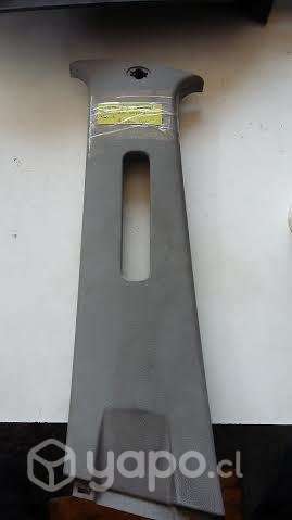 Tapiz cubre pilar central superior izq Pick Up