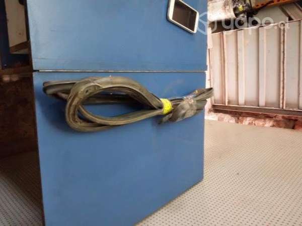 Goma contorno puerta trasera izquierda Ford ranger
