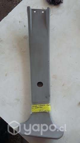 Tapiz cubre pilar superior central izq Mahindra
