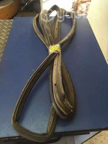 Goma contorno puerta delantera izq Ranger 2014