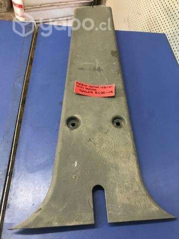 Tapiz cubre pilar centra inferior derecho Pick Up