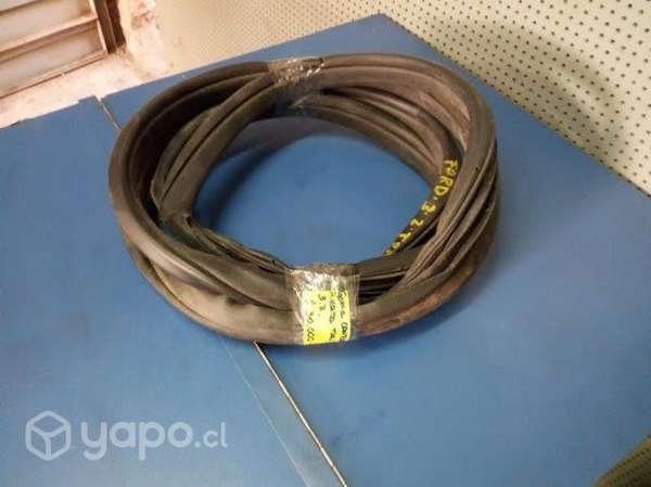 Goma contorno Pilar trasero derecho ranger 3.2 201