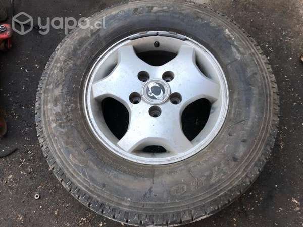 Llanta de aluminio c/neumatico (559) 24575R16 Ssan