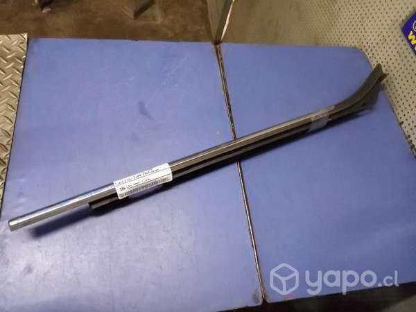 Moldura lame vidrio puerta tras izq Ford F150 2019