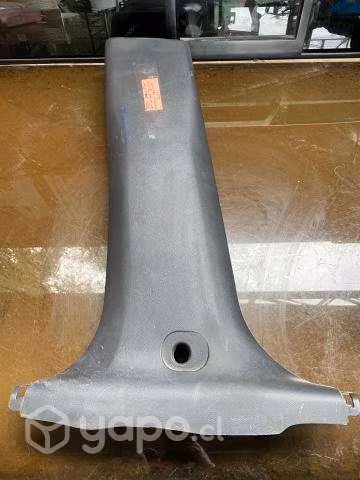 Tapiz cubre pilar central inferior izq Chv Captiva