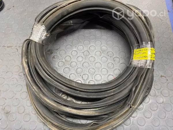 Goma contorno pilar portalon Ford Explorer 2013