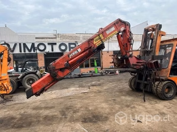 Grua chatarrera con grapo