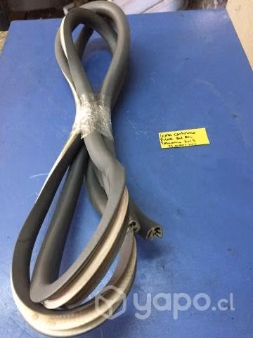 Goma contorno pilar puerta del der Nissa Terrano