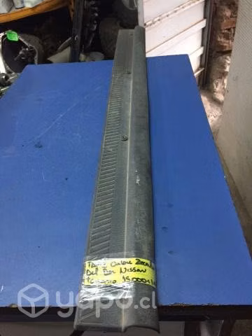 Cubre zocalo delantero derecho Nissan Terrano