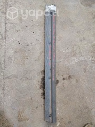 Moldura cubre zocalo del der Nissan Terrano 2014
