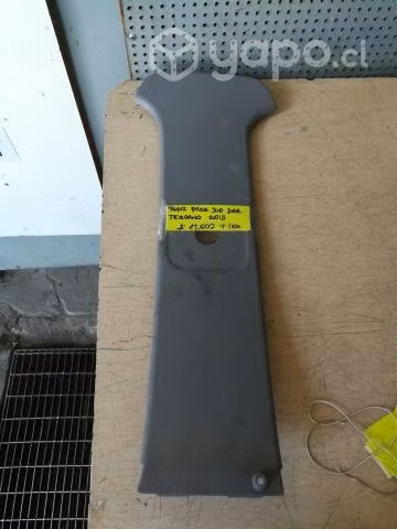 Tapiz cubre pilar central sup der Nissan Terrano