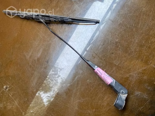 Plumilla limpia parabrisas der Nissan Terrano 2011