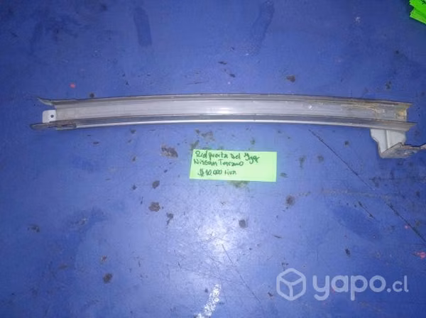 Riel vidrio puerta delantera izq Nissan Terrano
