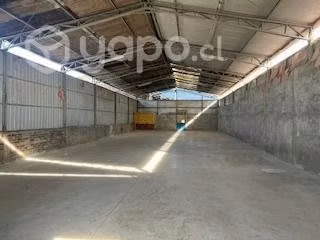 Se arrienda amplia bodega en sector artificio