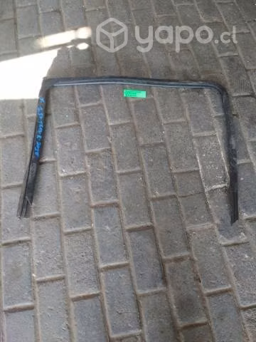 Goma vidrio trasera derecha Ford F150 2018