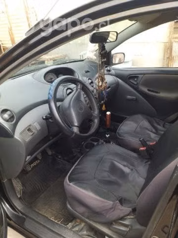 Se vende Toyota Yaris ecco