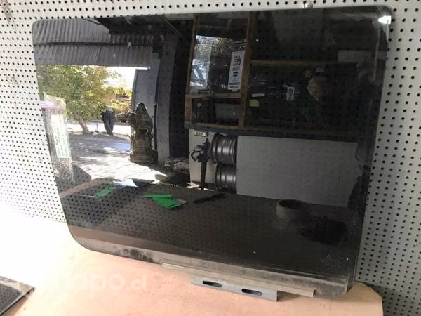 Vidrio puerta trasera izquierda Mitsubishi Montero
