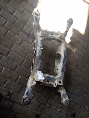 Cuna trasera sub chasis (SGN500) Grand Nomade