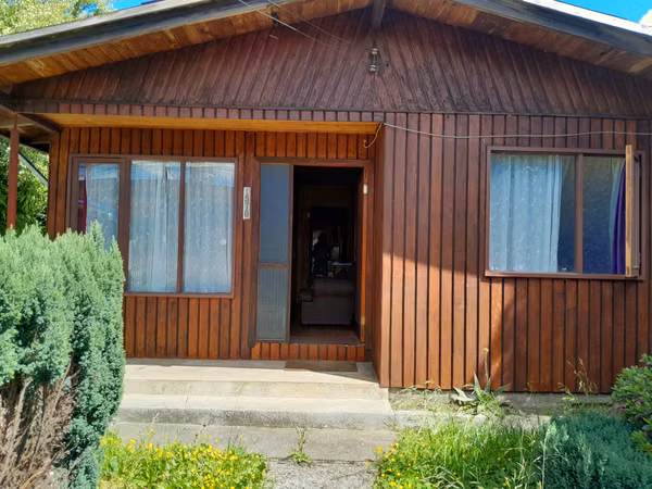 Inversión turística, Casa mas 2 cabañas a metros de la costanera de Villarrica