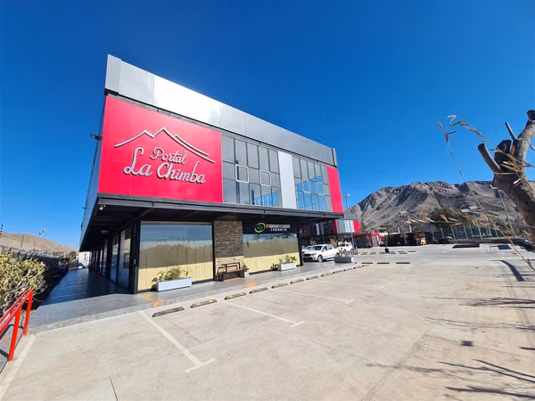 LOCAL COMERCIAL Locales comerciales y modulos en arriendo en Strip Center Portal La Chimba.