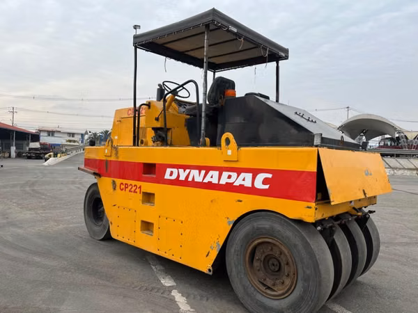 Rodillo Neumático Dynapac CP221