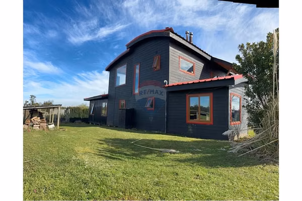 Venta de linda casa y oarcela en camino a ensenad.