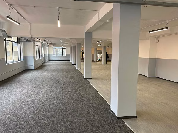 ARRIENDO OFICINA PLANTA 700 M2  LIBRE CENTRO DE VA