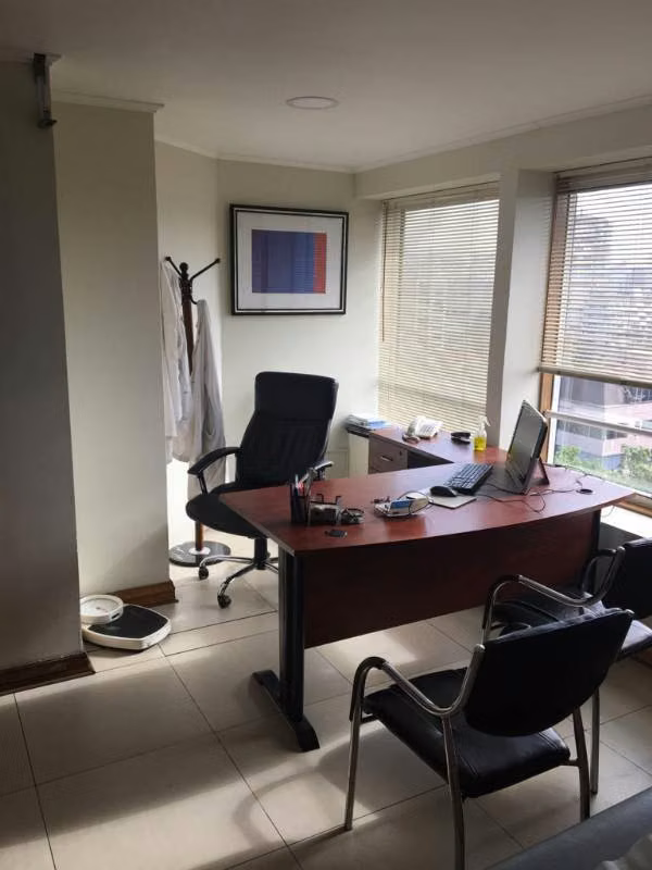 SE VENDE AMPLIA OFICINA EN CENTRO DE VIÑA