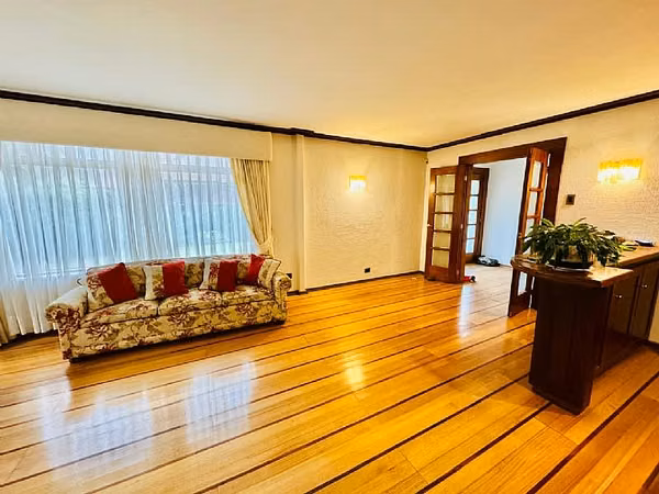 VENTA CASA 5D4B MIRAFLORES