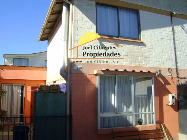 Casa sólida, amplia cocina, 2 dormitorios, 2 baños, Cod 2353