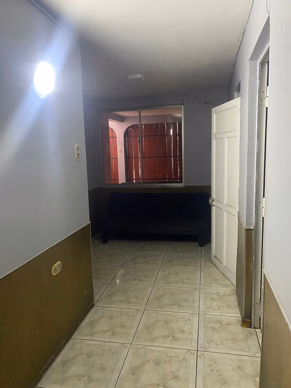 SE VENDE HOSTAL REGULARIZADA EQUIPADA COMPLETAMENTE 3 pisos