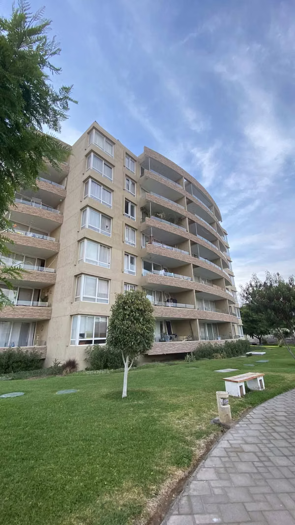 Departamento en Venta 2D + 2B + 2 Estacionamientos (7° Piso) | Condominio Valle Azapa