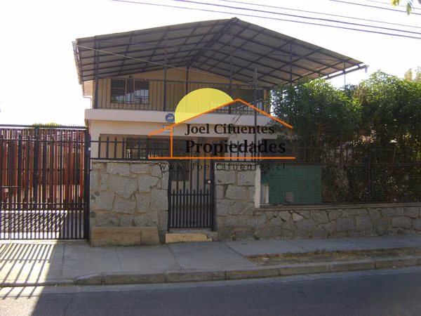 Gran casa sólida 200 mts2 con un terreno de 500 mts2 C-2355