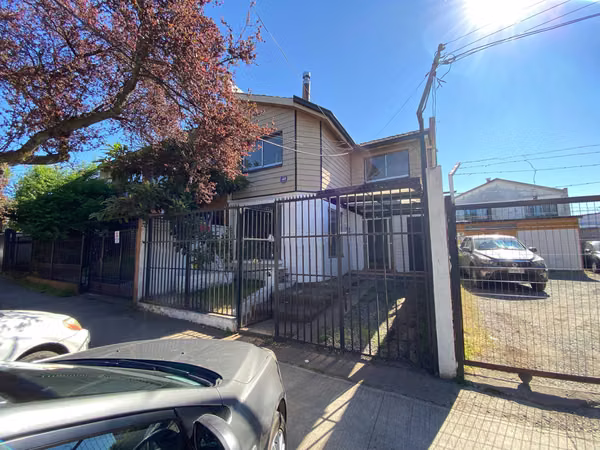 Casa para empresas a metros del hospital (74608)