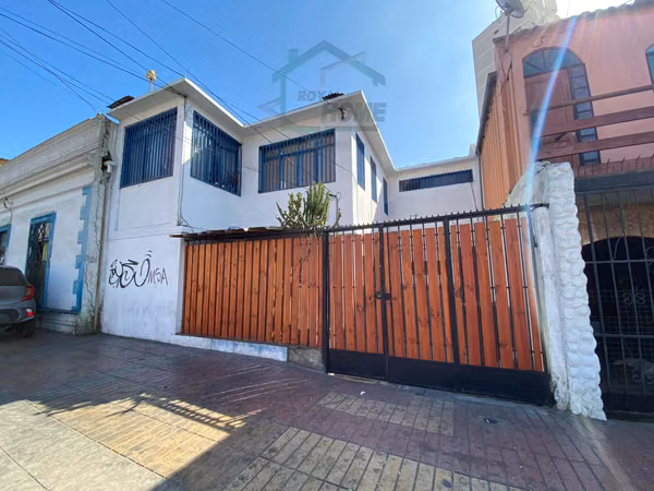 Gran casa para negocio 8D2B en centro de Antofagasta
