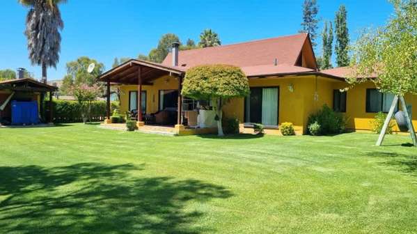 Casa con acceso Lago Rapel, 5 dormitorios, condomi