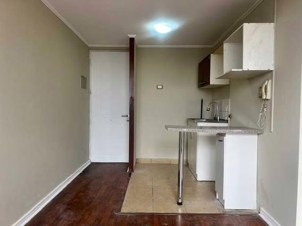 Departamento con terraza, REMODELADO. Metro Hosp (87132)