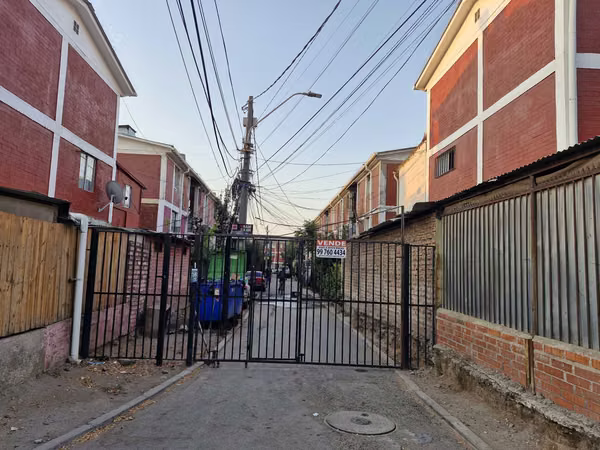 Amplio Dpto. segundo piso Pobl. Los Quillayes 6 acepto subsidio Ds 1 y diferencia en efectivo