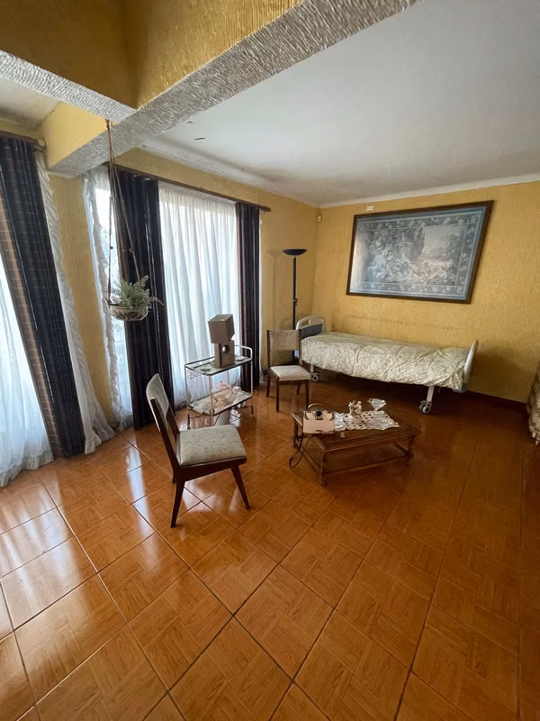 Amplia casa en Av Brasil Calle G. Lorca.