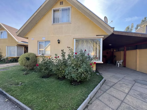 Rebajada. Casa en condominio, villa Barcelona